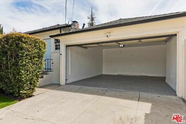 Building Photo - 2201 Linnington Ave
