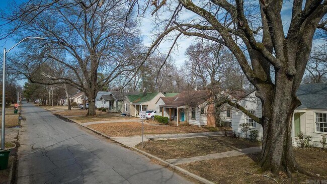 Building Photo - 3414 N Magnolia St