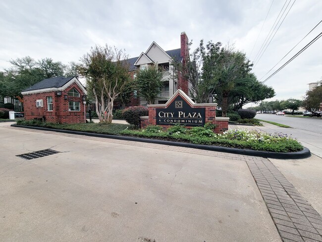 Building Photo - Beautifully Updated 2-Bedroom, 1-Bath Condo!