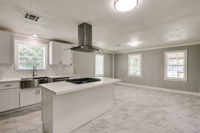 Building Photo - 3901 McKinney Dr