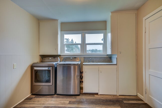 Building Photo - 3 Bedroom Rambler in Coupeville