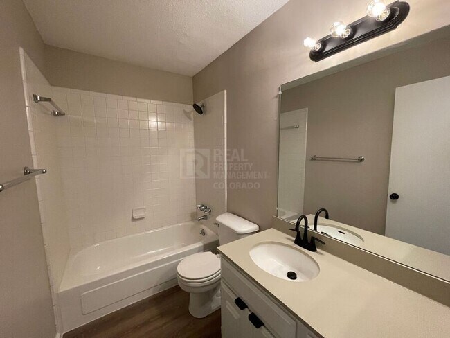 Building Photo - 7110 S Gaylord St