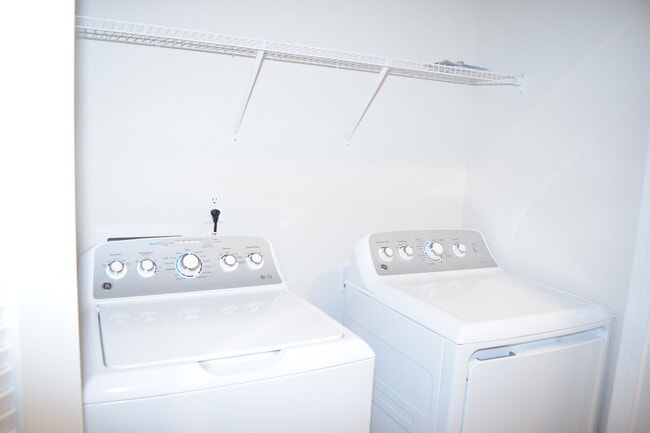 Building Photo - Modern 3-Bedroom Townhouse with Garage & Private Patio