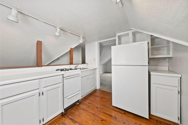 Building Photo - 1561 Glenn Ave