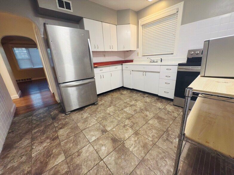 Building Photo - 630 N Florissant Rd