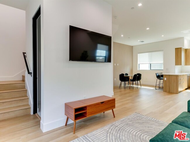 Building Photo - 2817 Redondo Blvd