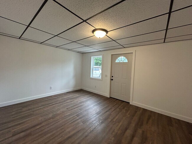 Building Photo - 307 N Sycamore St