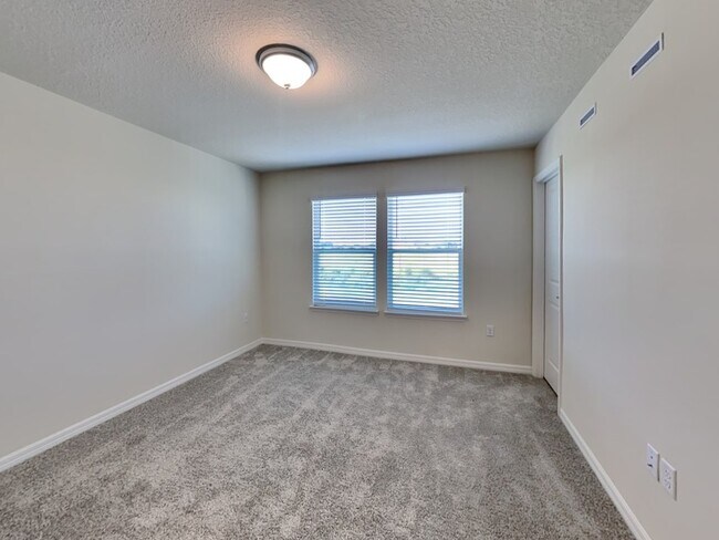 Building Photo - 3117 Emerald Acrs Ln