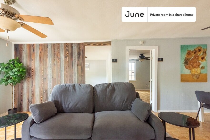 Building Photo - Room in Shared 3 bed/2 bath home