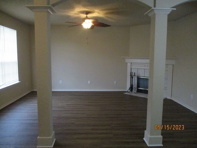 Building Photo - 5900 Silverpoint Ct