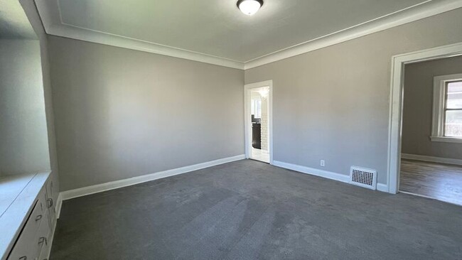 Building Photo - 3430 Maple St