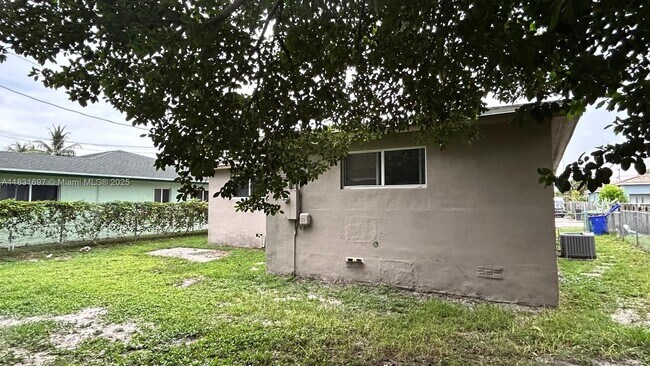 Building Photo - 2771 NW 11th Ct