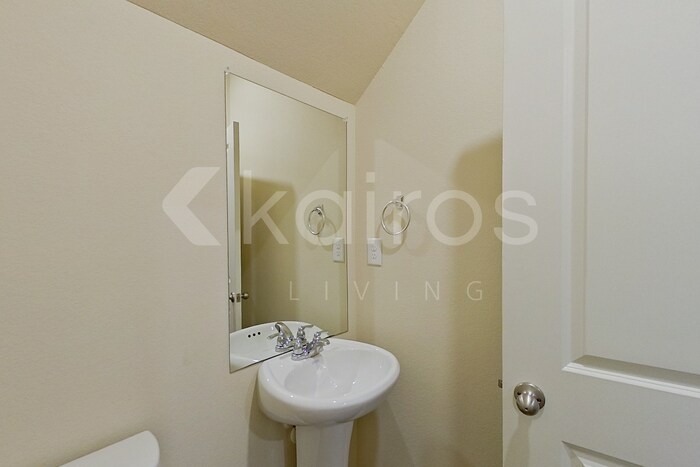 Building Photo - 1138 Freedom Pkwy