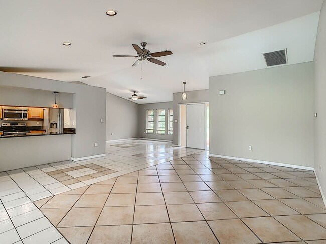 Building Photo - Port Charlotte Waterfront Pool Home - Grea...