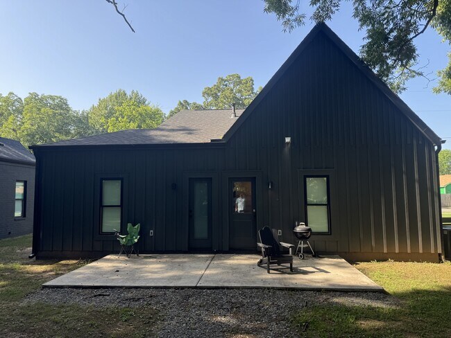 Building Photo - 2024 Weems St