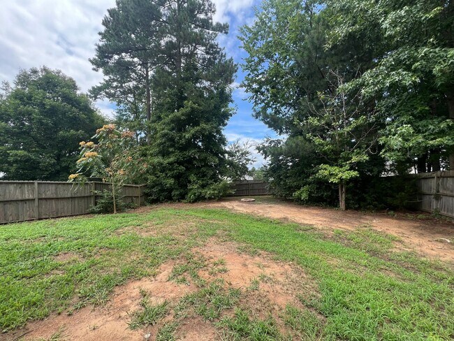 Building Photo - Charming 4BD, 2.5BA Durham Home with a Bonus Sun-Room & Fenced In Yard Only 10 Minutes Away from ...