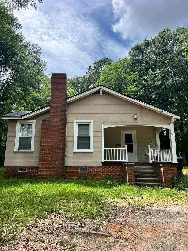 Building Photo - 403 Concord Rd