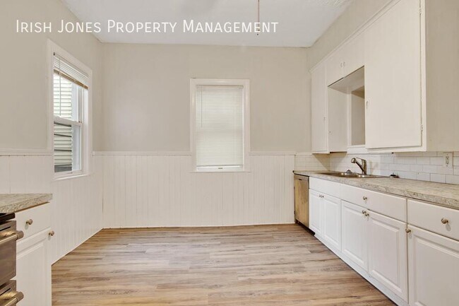 Building Photo - 608 Niagara St