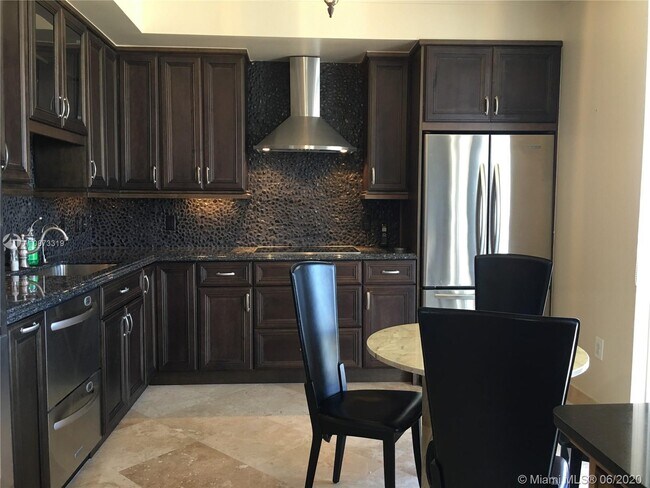 Building Photo - 100 S Birch Rd