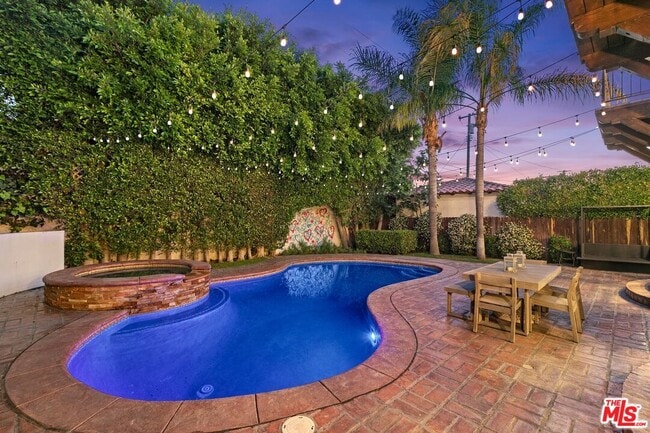 Building Photo - 6620 Lindenhurst Ave