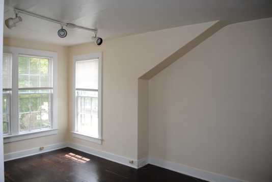 Building Photo - Spacious and Bright 3 Bedroom Townhouse