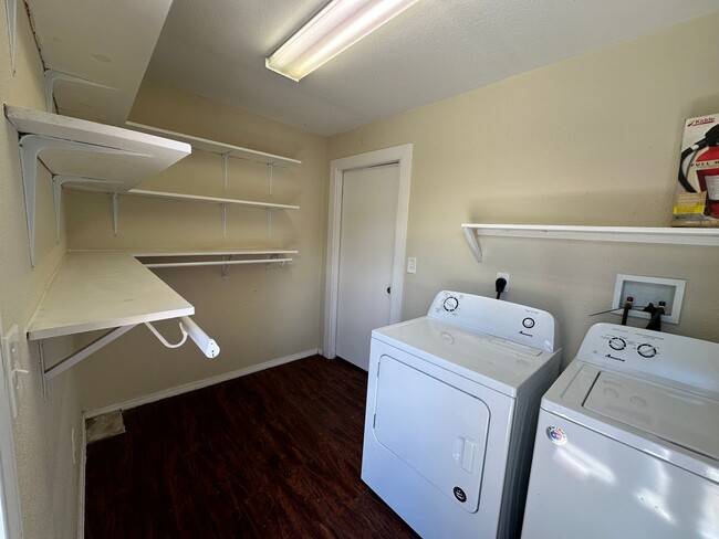 Building Photo - 2-BEDROOM *ALL UTILITIES INCLUDED*