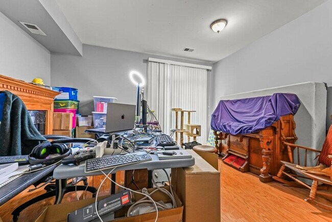 Building Photo - 235 Price Ct
