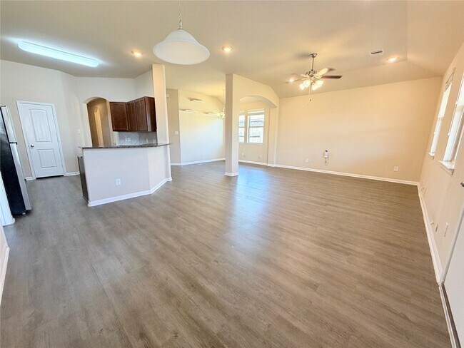 Building Photo - 15613 All Star Dr