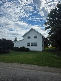 Building Photo - Beautiful, Quiet Country Home