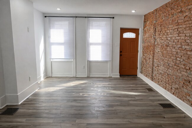 Building Photo - 1725 Monument St