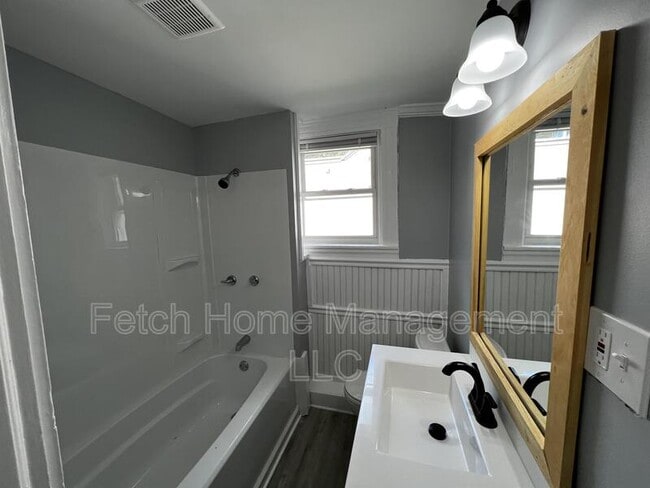 Building Photo - 538 Chester St