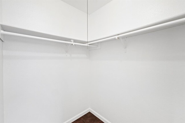 Building Photo - 1505 Charolais Dr