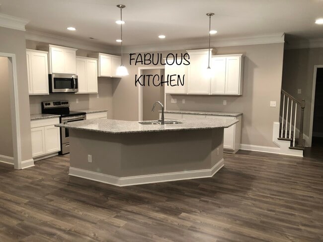 Building Photo - 8117 River House Rd