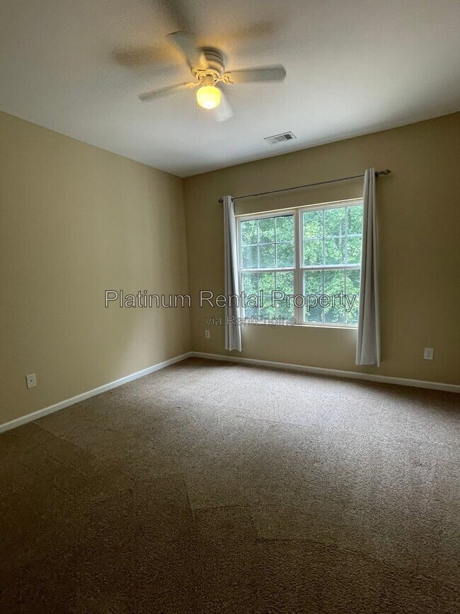 Building Photo - 144 Pointe Cir