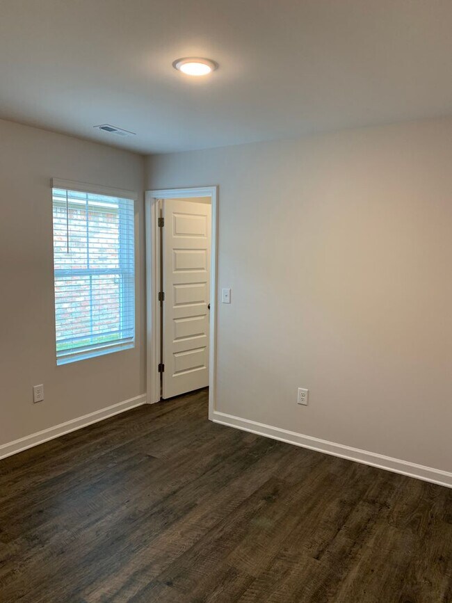 Building Photo - 2162 Kilpatrick LN