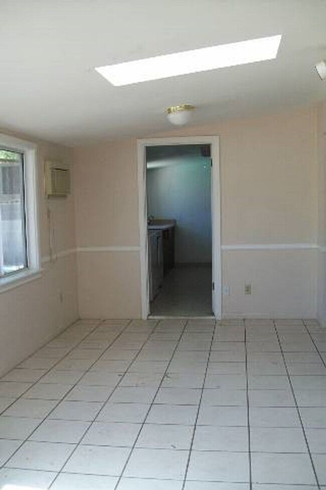 Building Photo - Spacious 4 Bed Home with Pool & Arizona Room