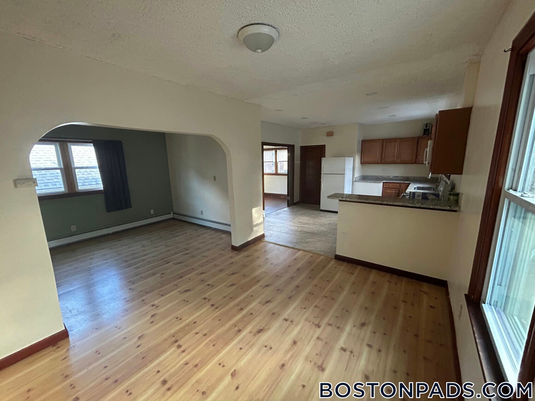 Building Photo - 569 Main St