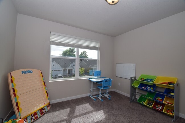 Building Photo - 1690 S Quartz Dr
