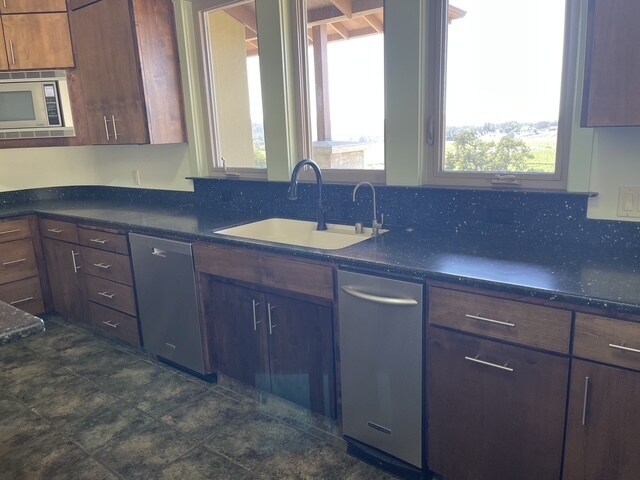 Building Photo - 5840 Rocky Canyon Rd
