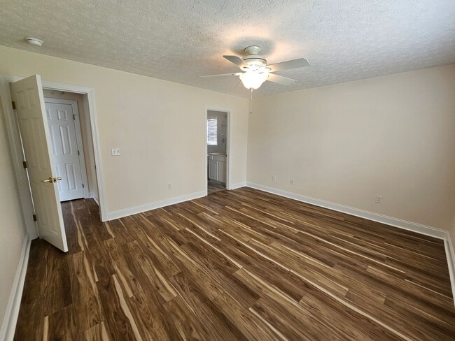 Building Photo - Beautiful 3 bedroom, 2 bath duplex with two car garage. - NO PETS