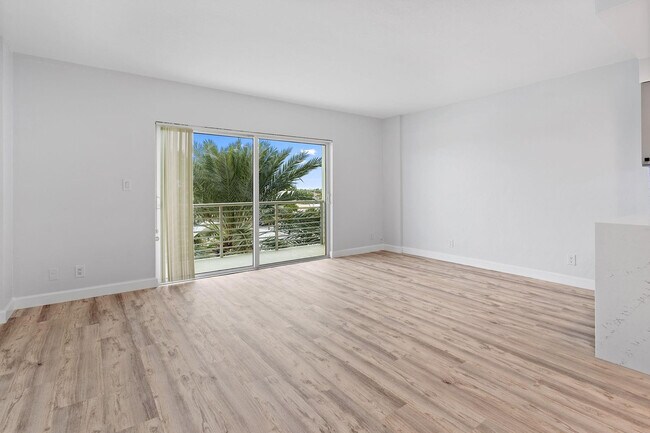 Building Photo - 2900 NE 30th St