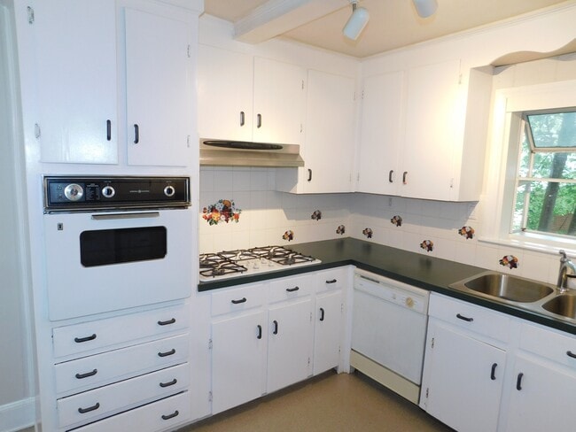Building Photo - 6300 Candlewood Dr