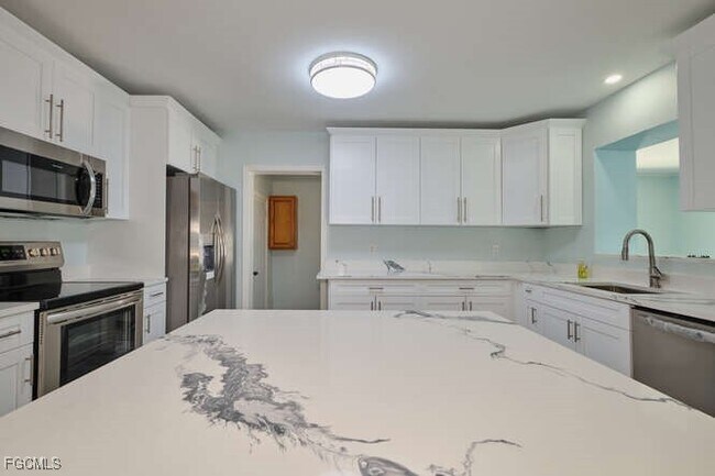 Building Photo - 4370 Deleon St