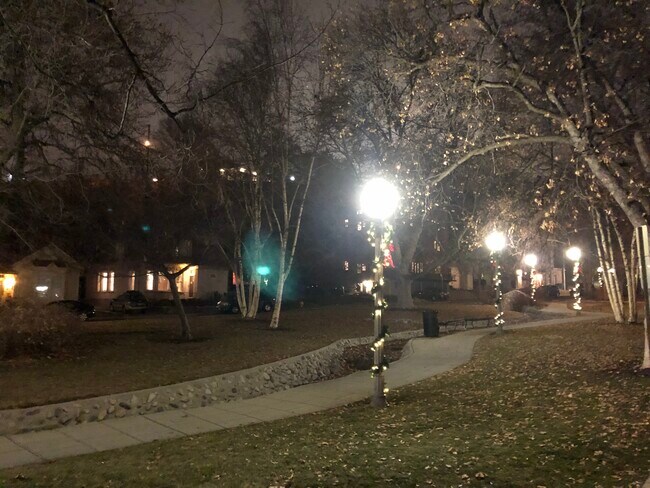 Building Photo - 214 N Canyon Rd