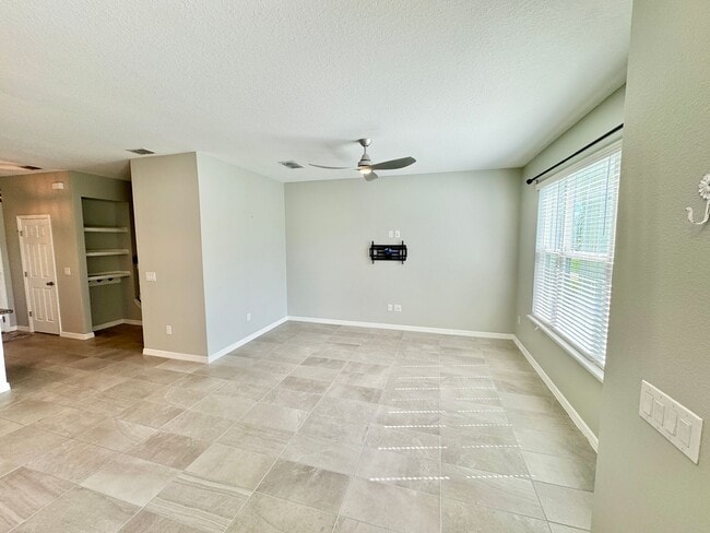Building Photo - FOR RENT - Fantastic end unit townhouse in...