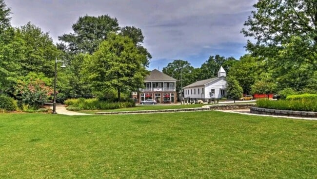 Cabbagetown park - 692 Kirkwood Ave SE