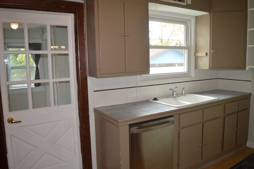 Building Photo - 142 S Marquette St