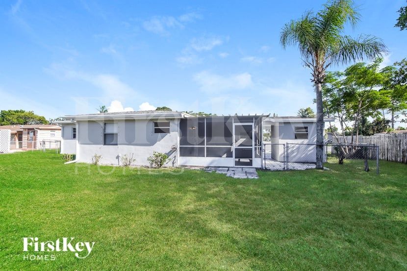 Building Photo - 990 Badger Dr NE