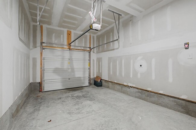 Building Photo - Brand new Hermitage townhome, end unit with garage, 3 bedroom 2.5 baths, community pool