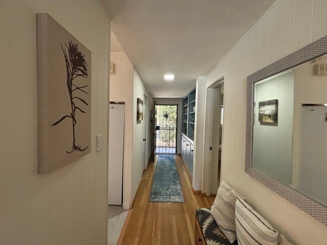 Building Photo - Fully Furnished 2 Bed / 1 Bath Condo Near Downtown La Mesa